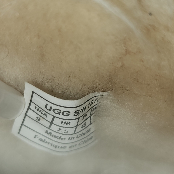 UGG Short Boot Cream Sheepskin Cuff - Picture 15 of 16